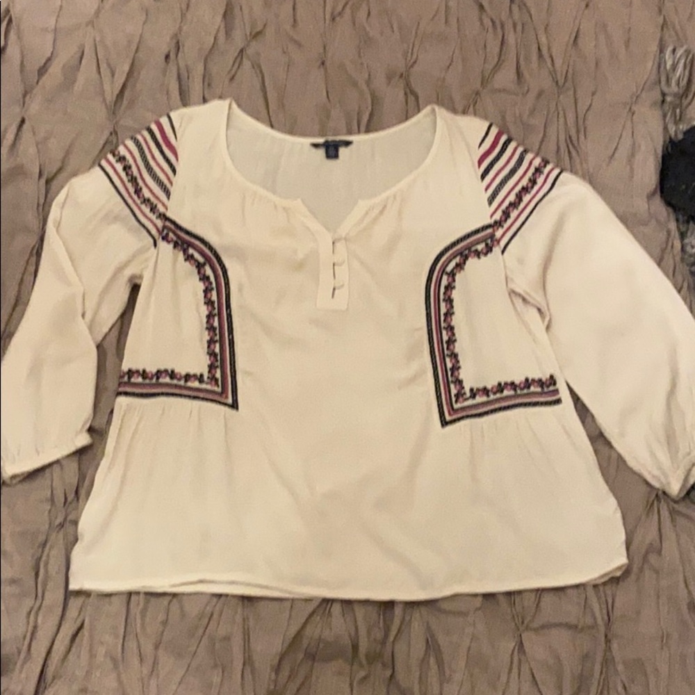 American Eagle sz M peasant top Embroidery detail